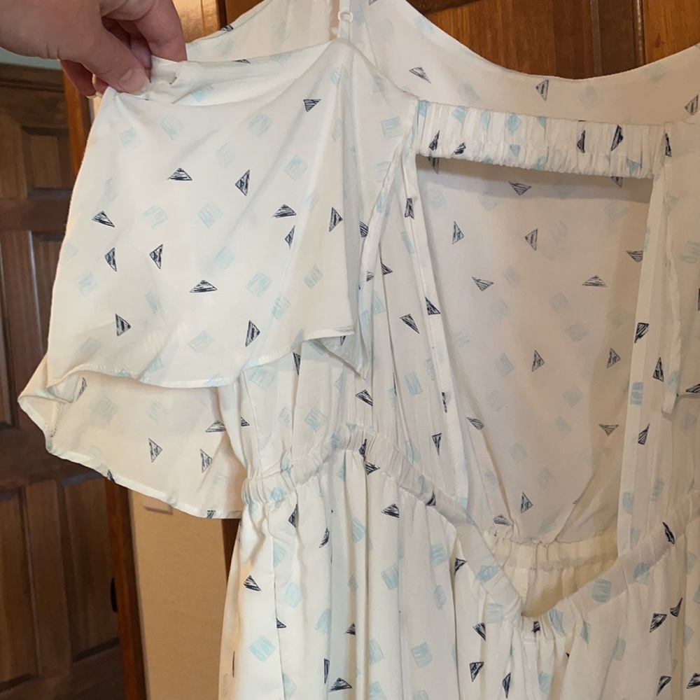 White Romper With Open Back And Pockets - image 4